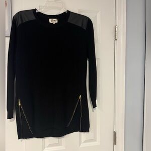 Sogi Zip Bottom Leather Top Sweater